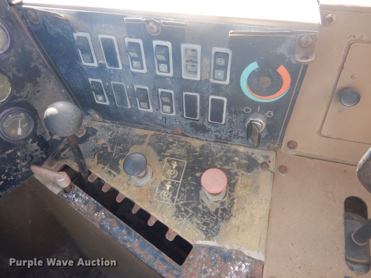 image for item HU9430 1999 Caterpillar 613C  scraper