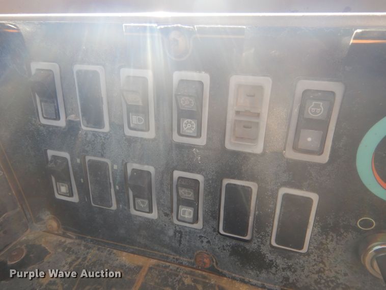 image for item HU9430 1999 Caterpillar 613C  scraper