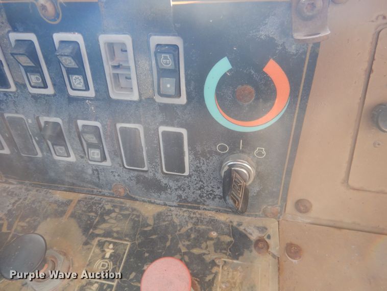 image for item HU9430 1999 Caterpillar 613C  scraper