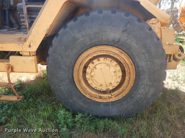 image for item HU9430 1999 Caterpillar 613C  scraper