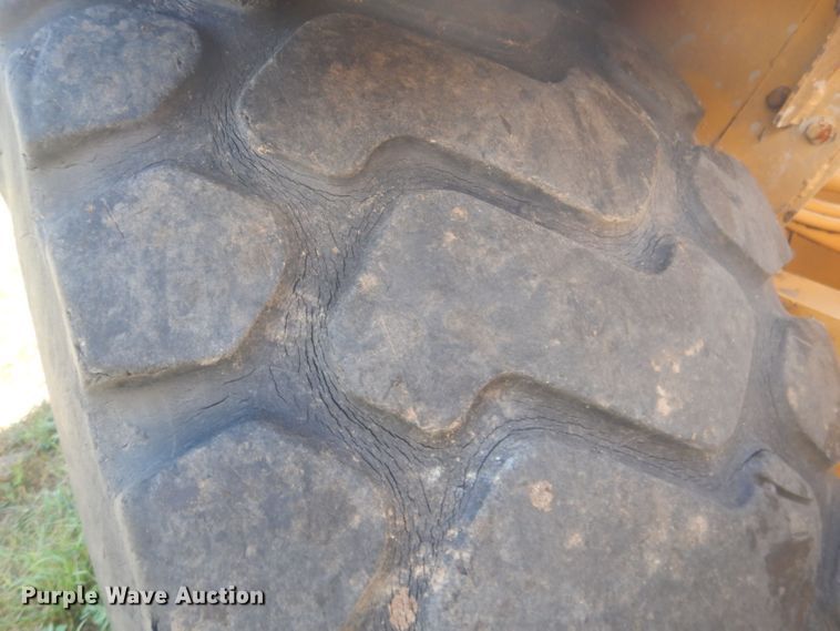 image for item HU9430 1999 Caterpillar 613C  scraper