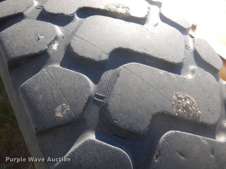 image for item HU9430 1999 Caterpillar 613C  scraper