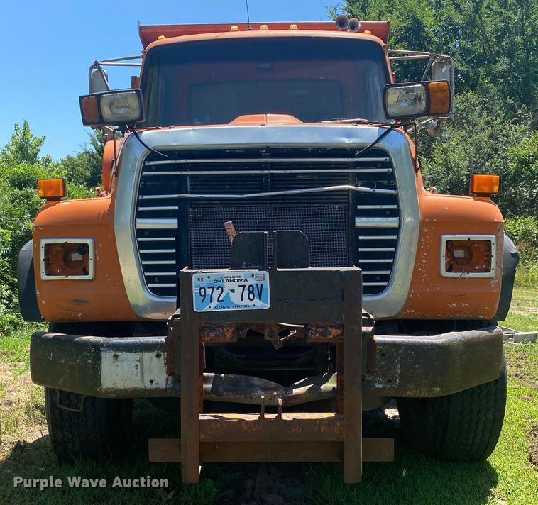 image for item JA9181 1988 Ford LT8000  dump truck