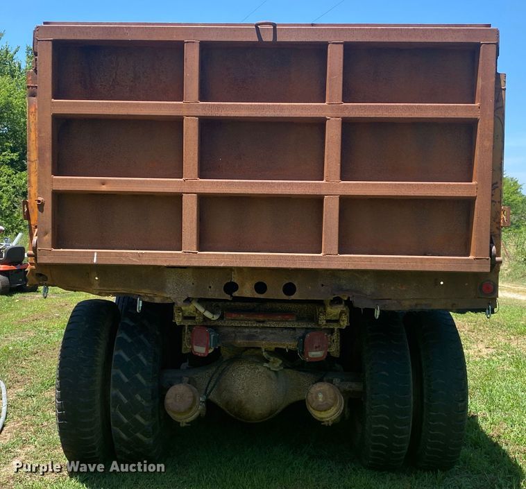 image for item JA9181 1988 Ford LT8000  dump truck