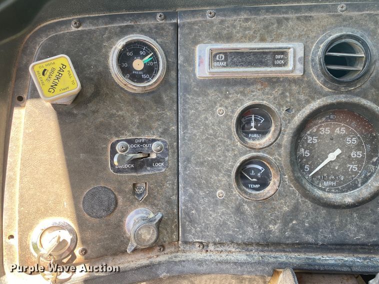 image for item JA9181 1988 Ford LT8000  dump truck