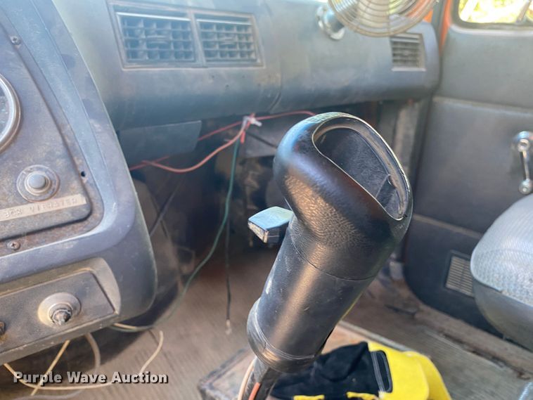 image for item JA9181 1988 Ford LT8000  dump truck