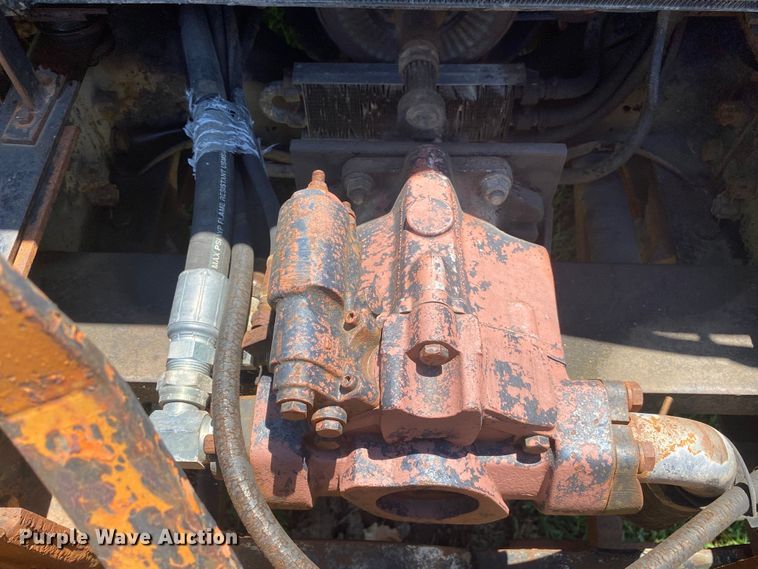 image for item JA9181 1988 Ford LT8000  dump truck