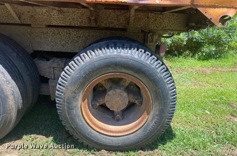 image for item JA9181 1988 Ford LT8000  dump truck