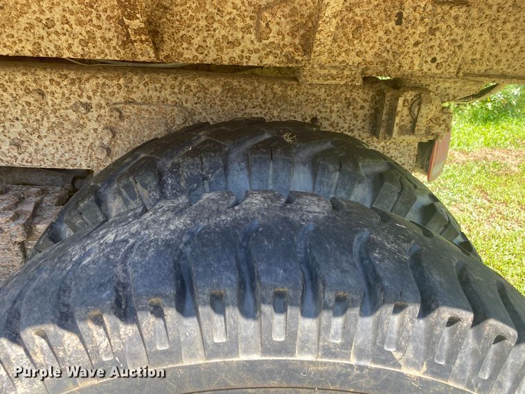 image for item JA9181 1988 Ford LT8000  dump truck