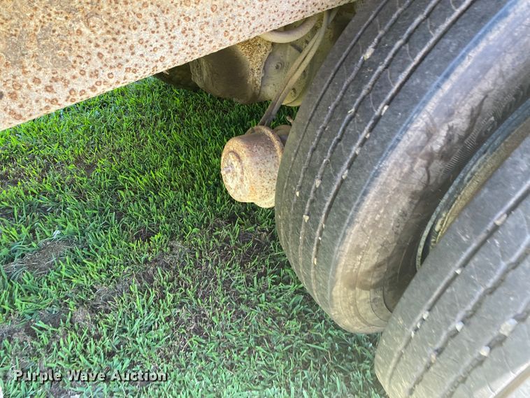 image for item JA9181 1988 Ford LT8000  dump truck