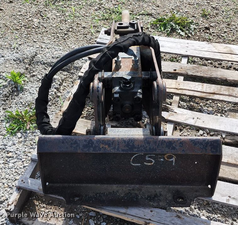 image for item JA9861 Huskee HH150-2  compact utility loader breaker