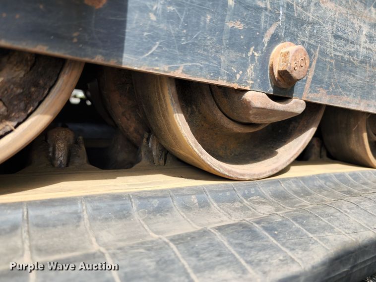 image for item JA9868 2014 Kubota SVL75-2 tracked skid steer loader