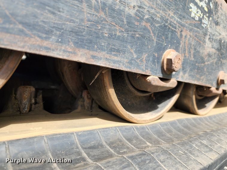 image for item JA9868 2014 Kubota SVL75-2 tracked skid steer loader