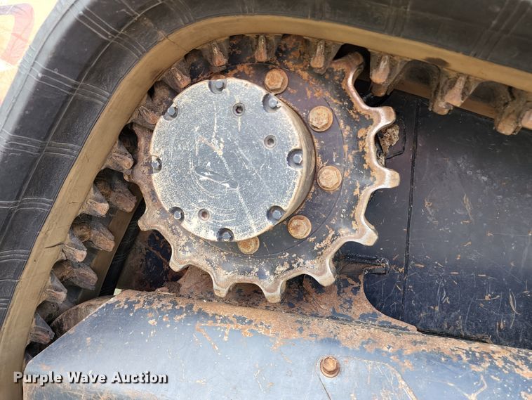 image for item JA9868 2014 Kubota SVL75-2 tracked skid steer loader