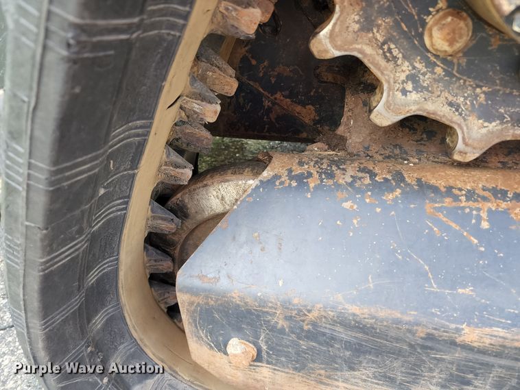 image for item JA9868 2014 Kubota SVL75-2 tracked skid steer loader