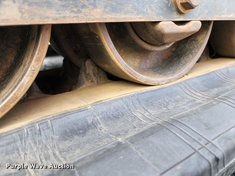 image for item JA9868 2014 Kubota SVL75-2 tracked skid steer loader