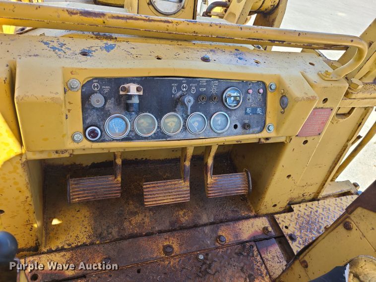 image for item JA9901 1979 Caterpillar 977L  track loader