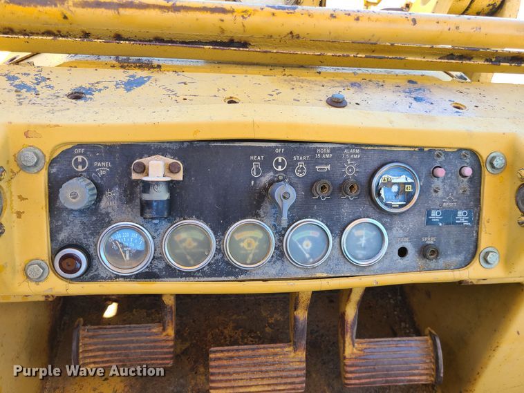 image for item JA9901 1979 Caterpillar 977L  track loader