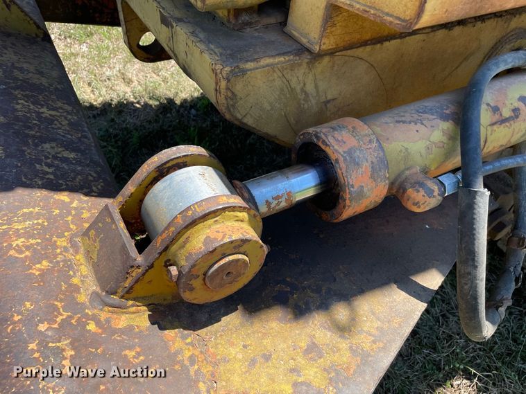 image for item JC9898 1981 Caterpillar 953  track loader