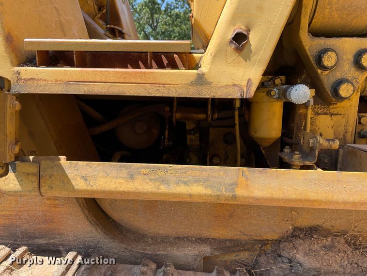 image for item JC9898 1981 Caterpillar 953  track loader