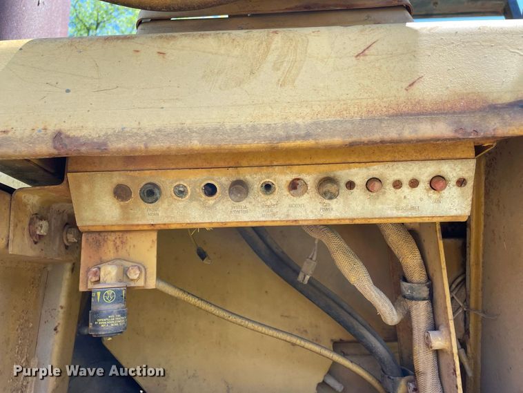 image for item JC9898 1981 Caterpillar 953  track loader