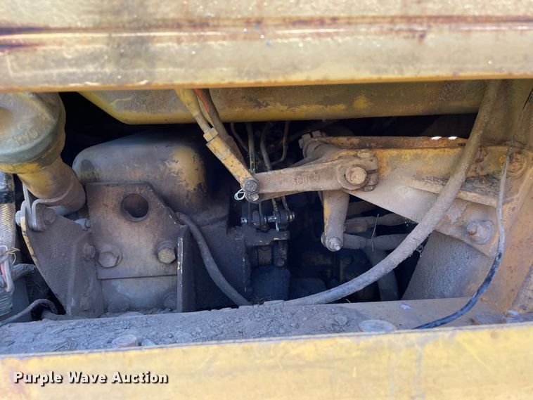 image for item JC9898 1981 Caterpillar 953  track loader