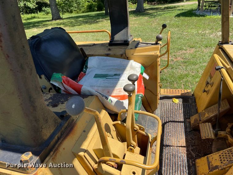 image for item JC9898 1981 Caterpillar 953  track loader