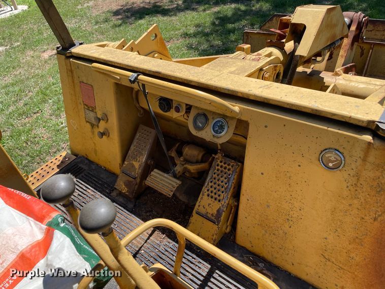 image for item JC9898 1981 Caterpillar 953  track loader