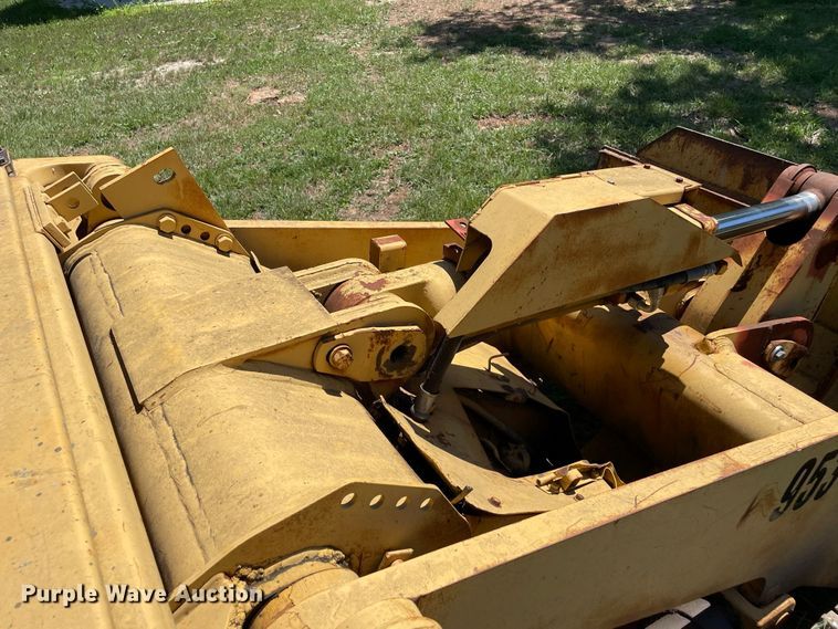 image for item JC9898 1981 Caterpillar 953  track loader