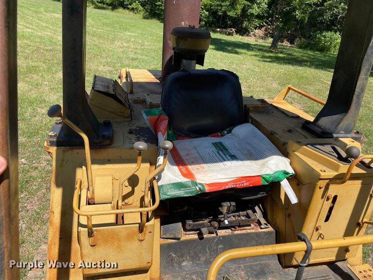 image for item JC9898 1981 Caterpillar 953  track loader