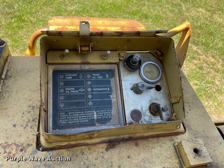 image for item JC9898 1981 Caterpillar 953  track loader