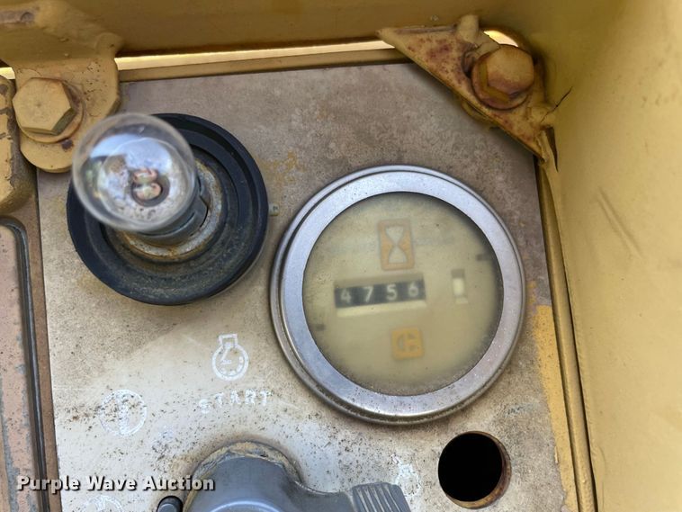 image for item JC9898 1981 Caterpillar 953  track loader