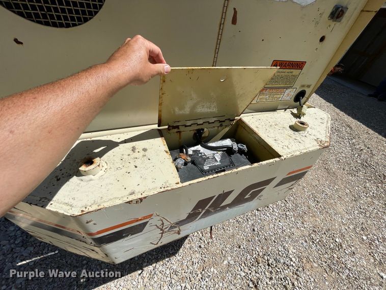 image for item JC9899 1998 JLG 40H  boom lift