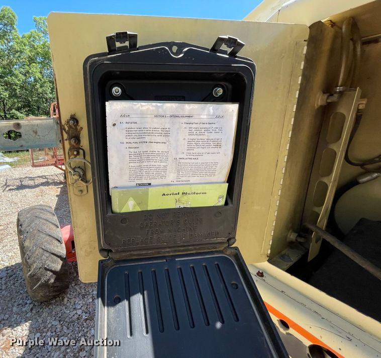 image for item JC9899 1998 JLG 40H  boom lift