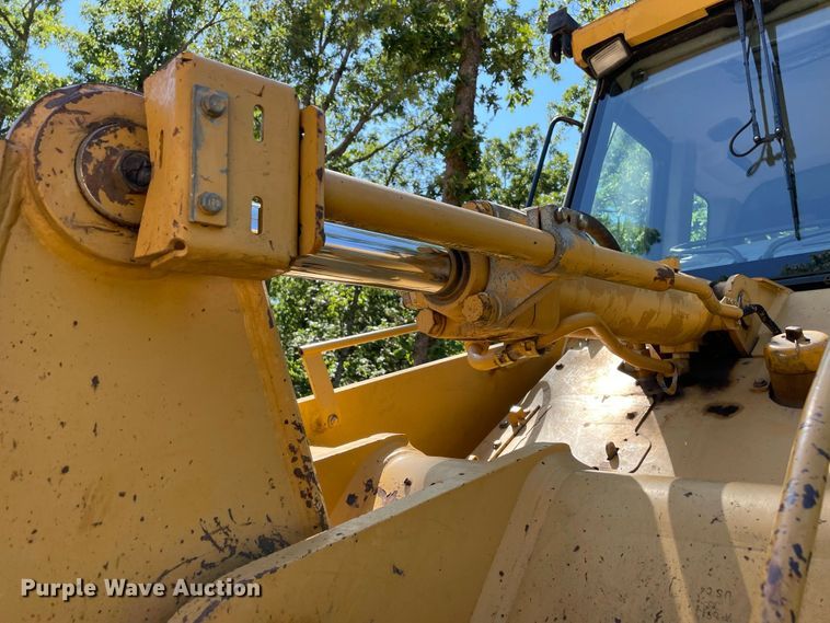 image for item JC9900 2004 Caterpillar 953C  track loader