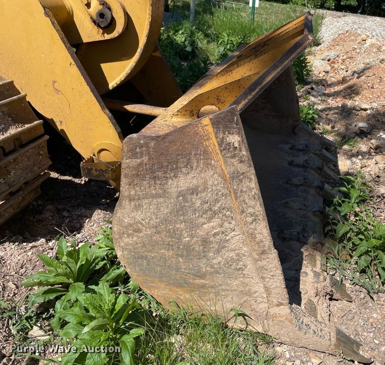 image for item JC9900 2004 Caterpillar 953C  track loader