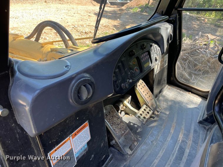 image for item JC9900 2004 Caterpillar 953C  track loader