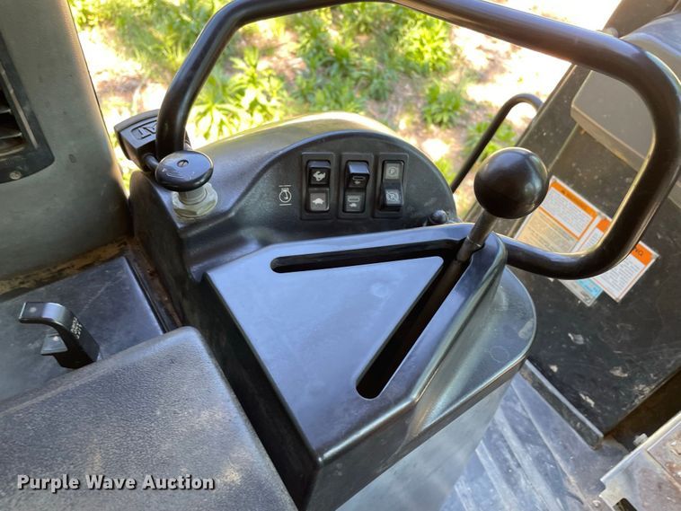 image for item JC9900 2004 Caterpillar 953C  track loader