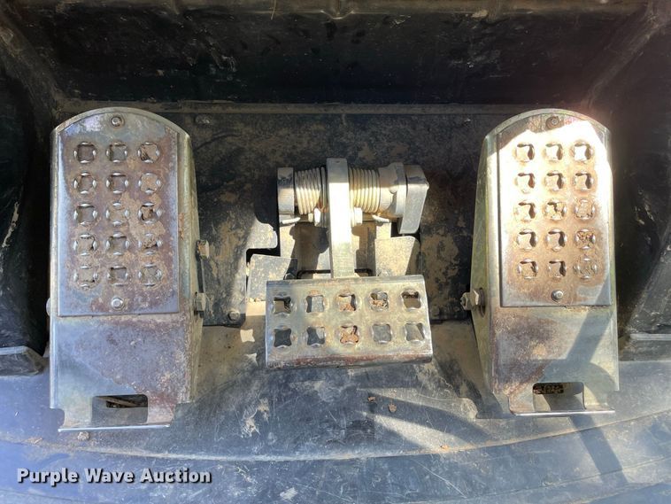 image for item JC9900 2004 Caterpillar 953C  track loader