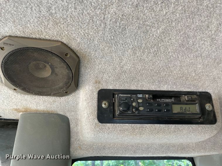 image for item JC9900 2004 Caterpillar 953C  track loader