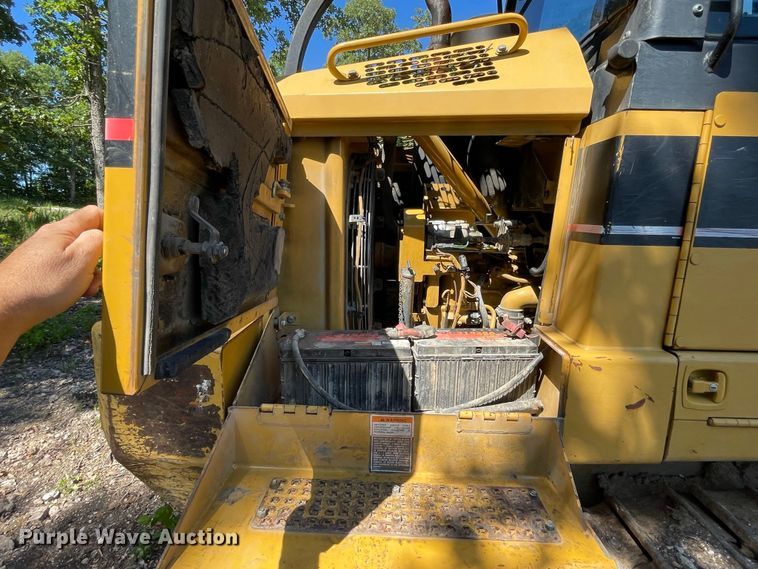 image for item JC9900 2004 Caterpillar 953C  track loader