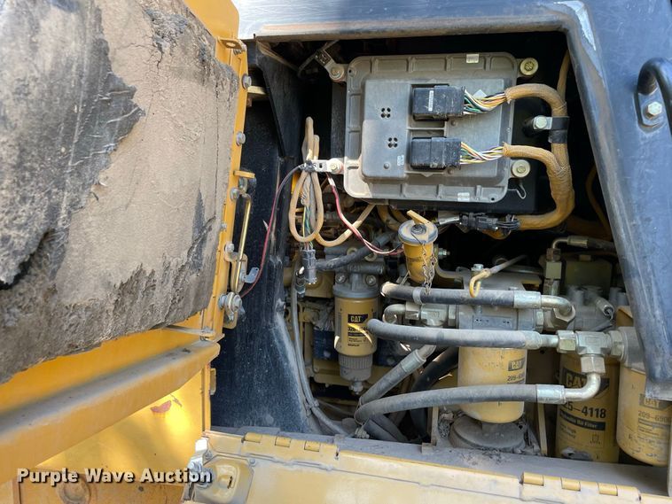 image for item JC9900 2004 Caterpillar 953C  track loader