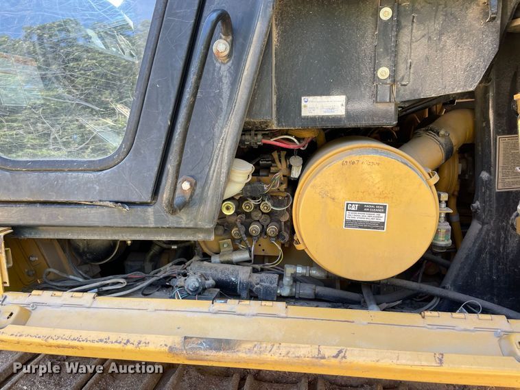 image for item JC9900 2004 Caterpillar 953C  track loader