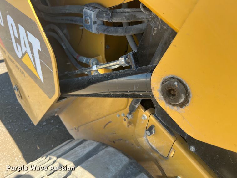 image for item JM9234 2016 Caterpillar 289D  skid steer loader