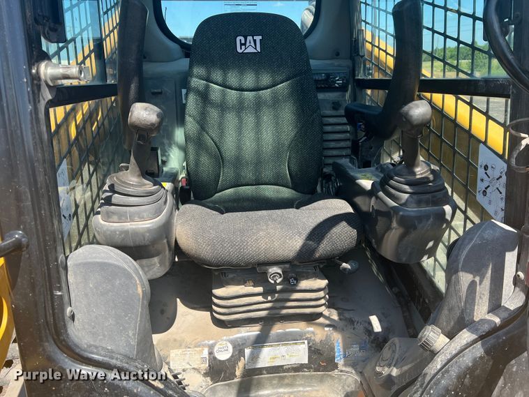 image for item JM9234 2016 Caterpillar 289D  skid steer loader