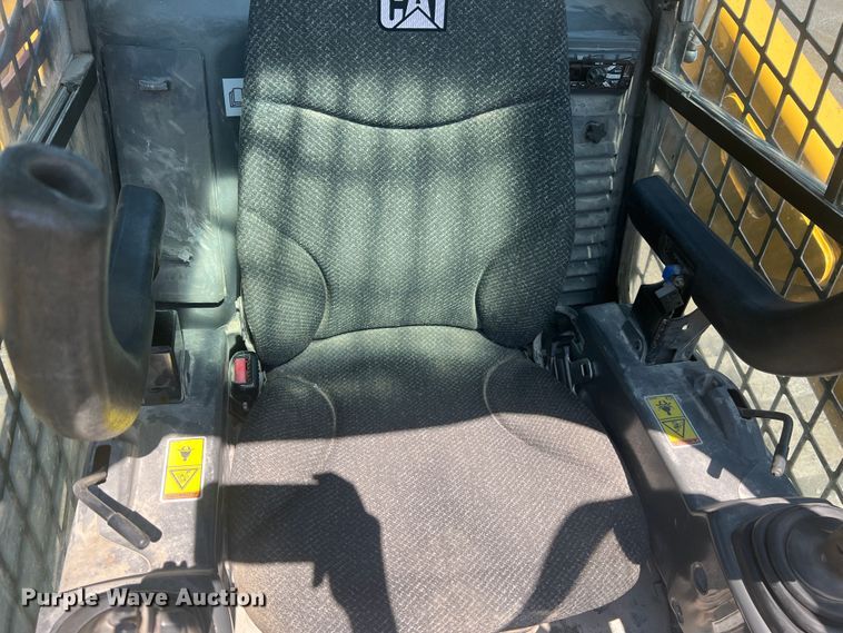 image for item JM9234 2016 Caterpillar 289D  skid steer loader