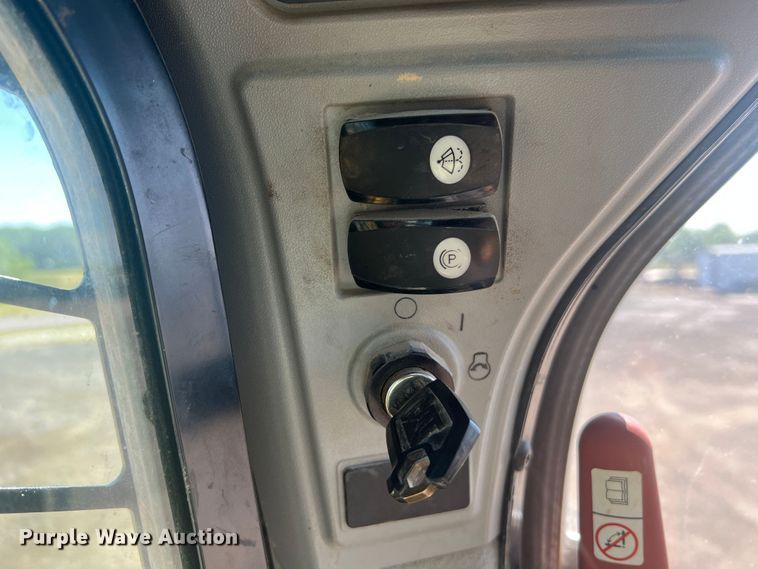 image for item JM9234 2016 Caterpillar 289D  skid steer loader