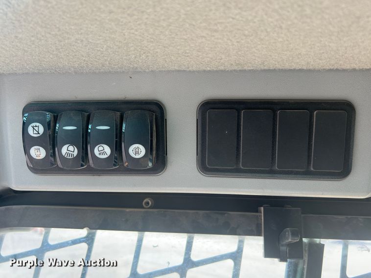 image for item JM9234 2016 Caterpillar 289D  skid steer loader