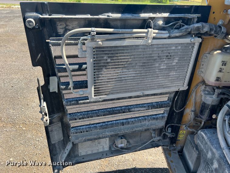 image for item JM9234 2016 Caterpillar 289D  skid steer loader