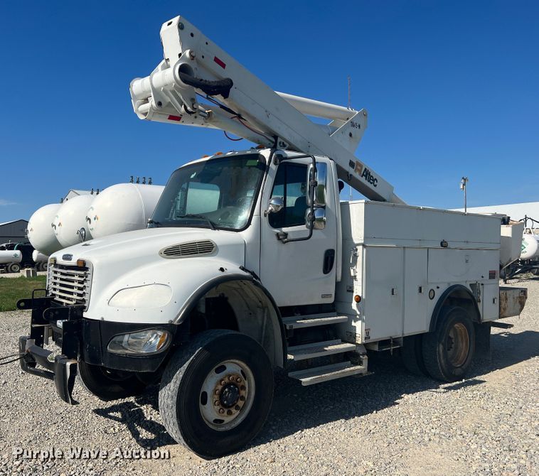 image for item JM9251 2005 Freightliner Business Class M2  bucket truck